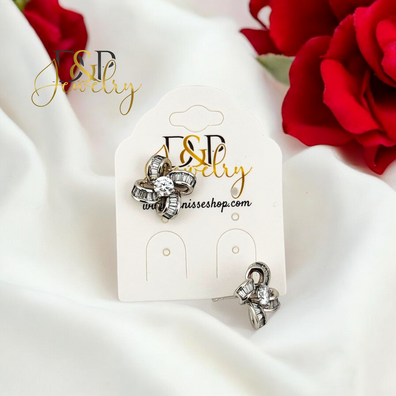 SILVER FLOWER WHITE STONE EARRING E877