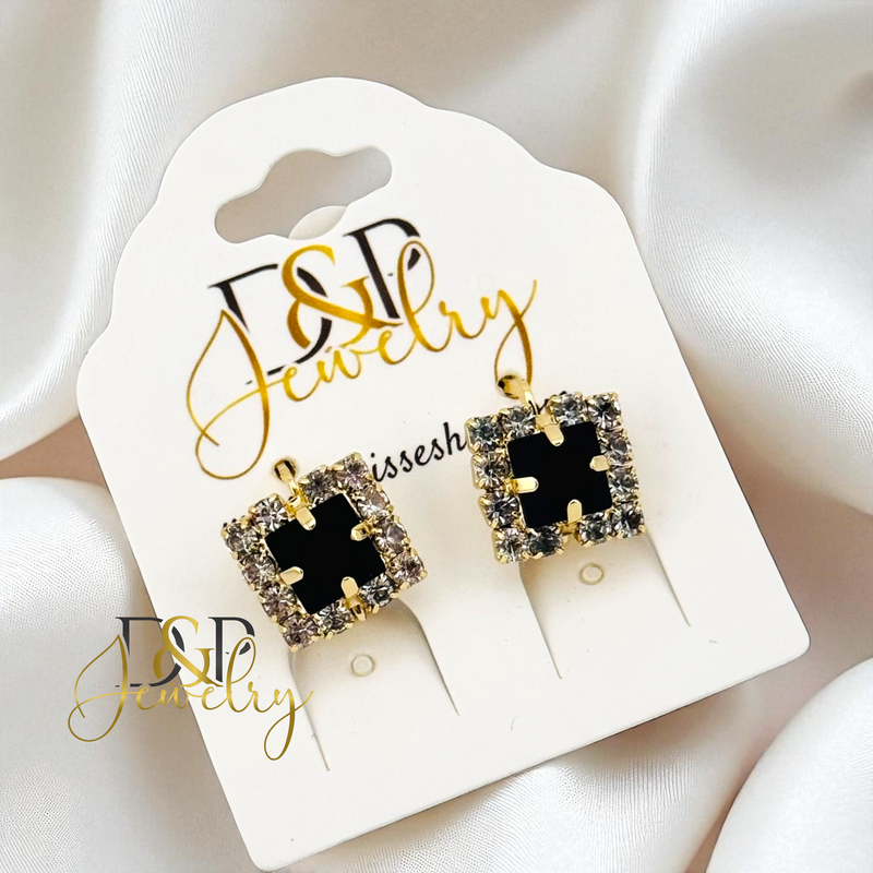 14K SQUARE BLACK STONE HUGGIE EARRING E938
