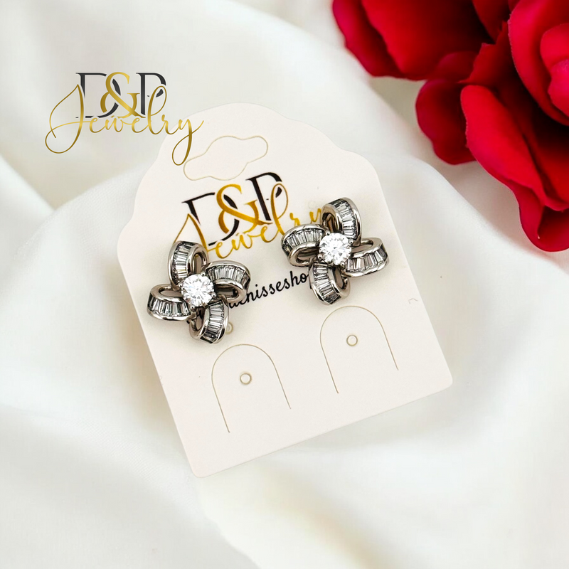 SILVER FLOWER WHITE STONE EARRING E877