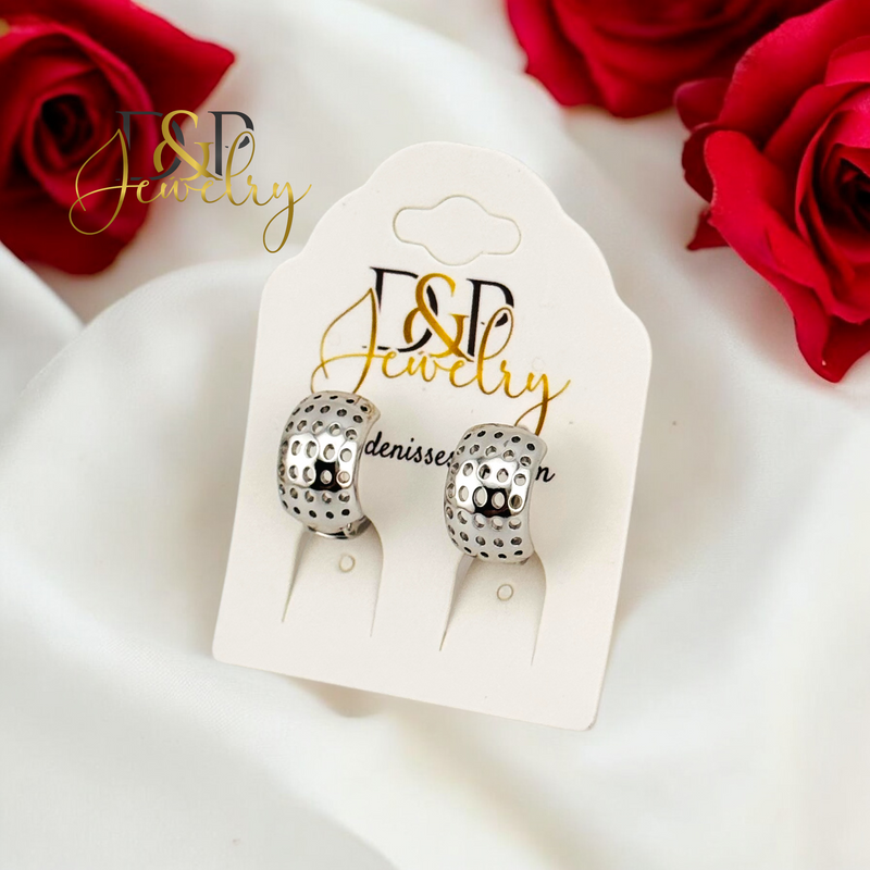 SILVER PLAIN SHINY DESIGN HOOP EARRING HP674