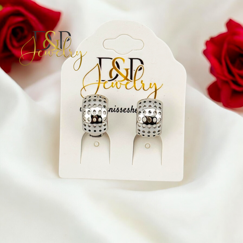 SILVER PLAIN SHINY DESIGN HOOP EARRING HP674