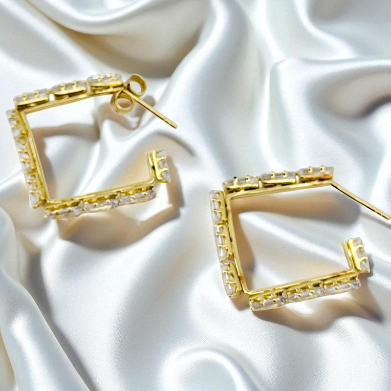 14K SQUARE DESIGN STUD EARRING E933