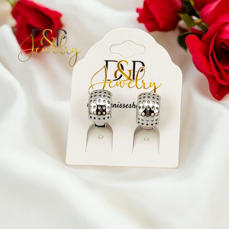 SILVER PLAIN SHINY DESIGN HOOP EARRING HP674