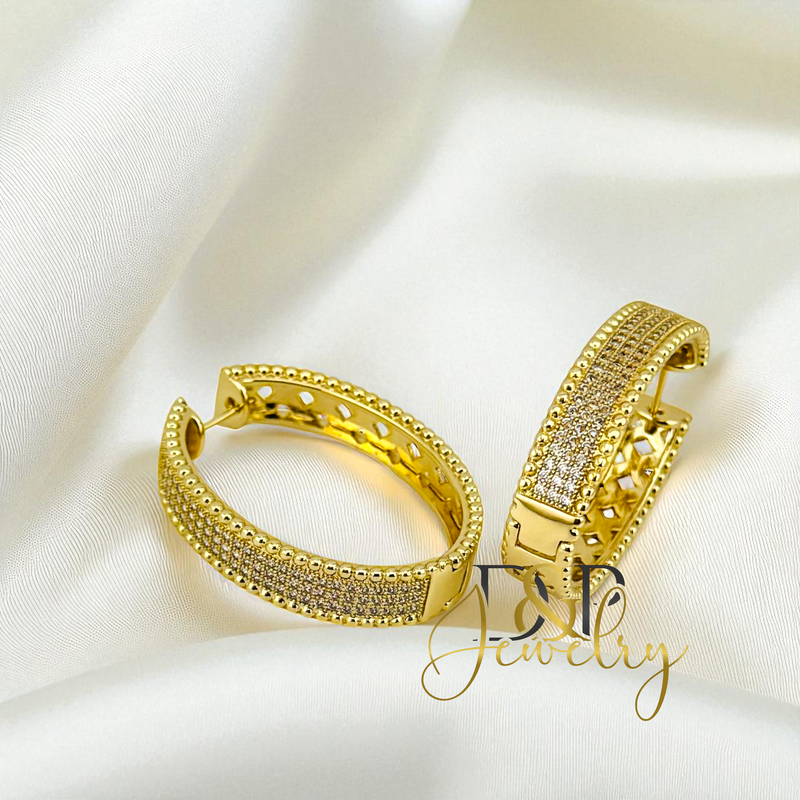 14K GOLD WHITE STONES HOOP HP733