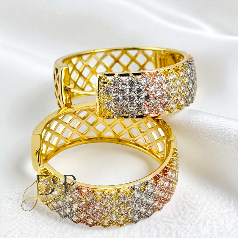 14K GOLD/WHITE STONE FASHION MEDIUM  HOOP EARRING HP749