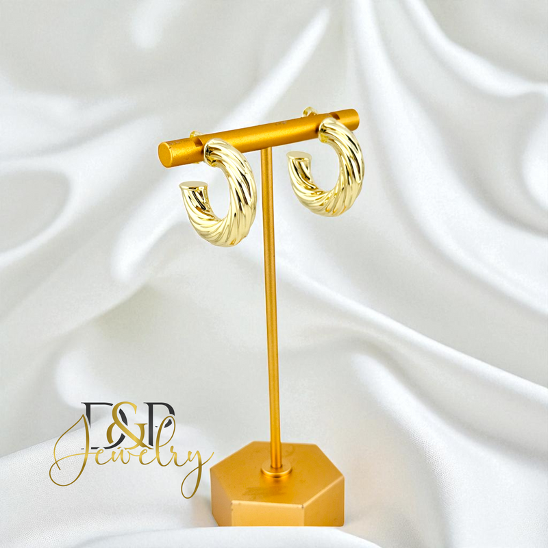 14K  CHUNKY MEDIUM DESIGN STUD EARRING E931
