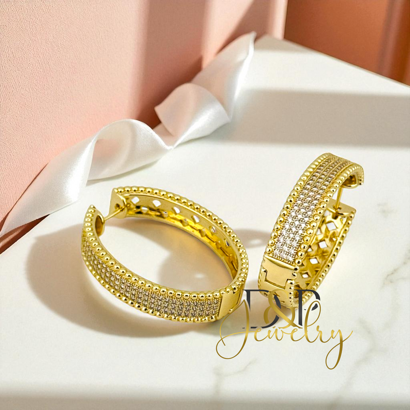 14K GOLD WHITE STONES HOOP HP733