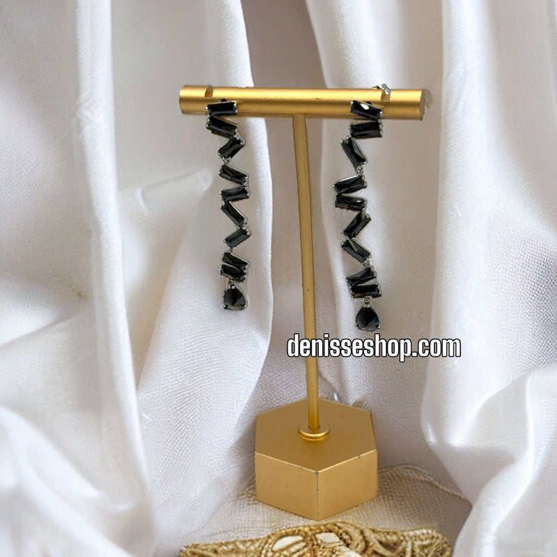 14K BLACK STONE EARRINGS E424