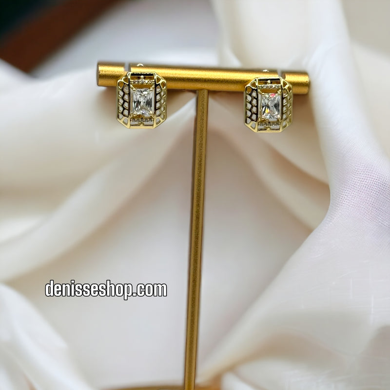 14K WHITE STONE EARRINGS E357