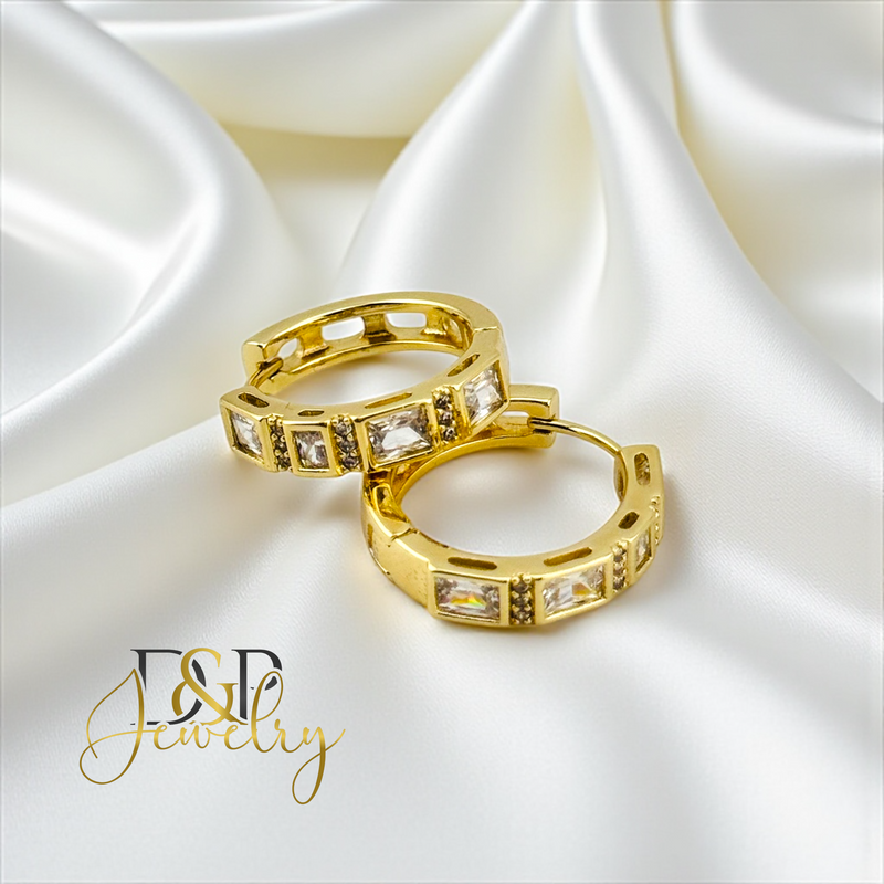 14K GOLD /WHITE STONE FASHION HOOP EARRING HP741