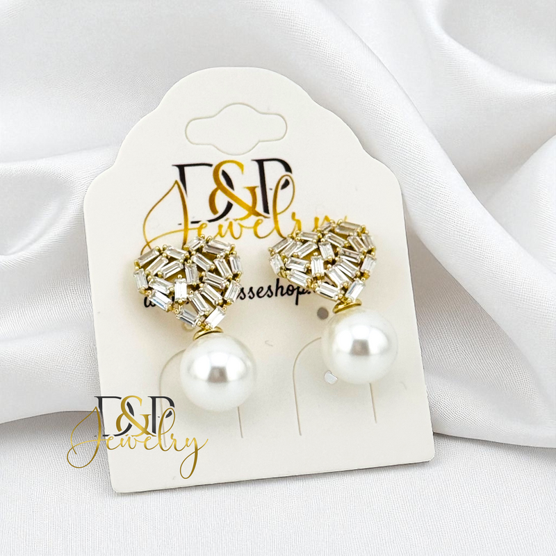 14K GOLD/ PEARL HEART STUD EARRING  E990