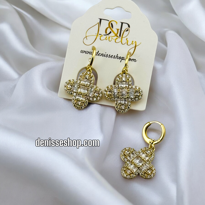 14K WHITE STONE CLOVER  EARRING E717