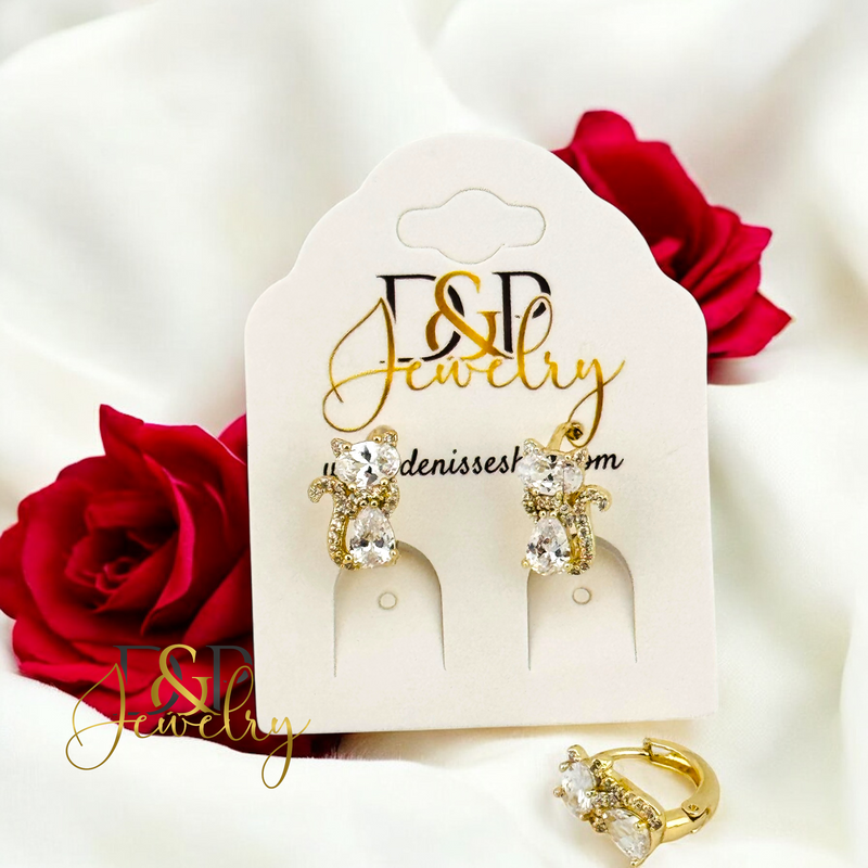 14K ELEGANT CAT DESIGN HOOP HP692