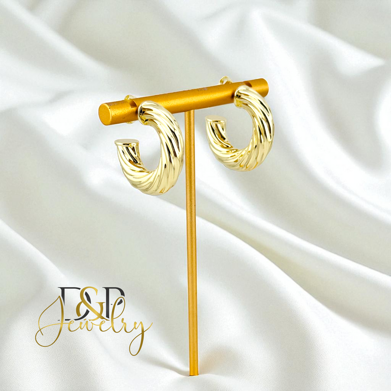 14K  CHUNKY MEDIUM DESIGN STUD EARRING E931