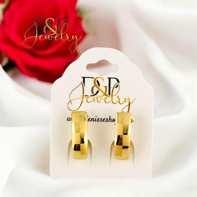 14K OVAL GOLD HOOP HP704