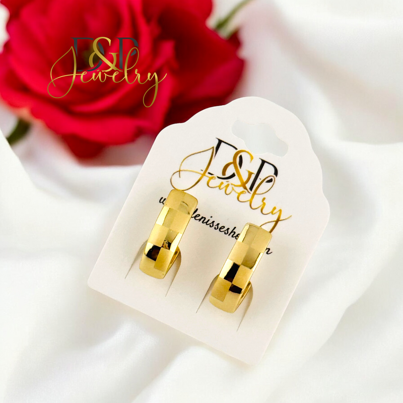 14K OVAL GOLD HOOP HP704
