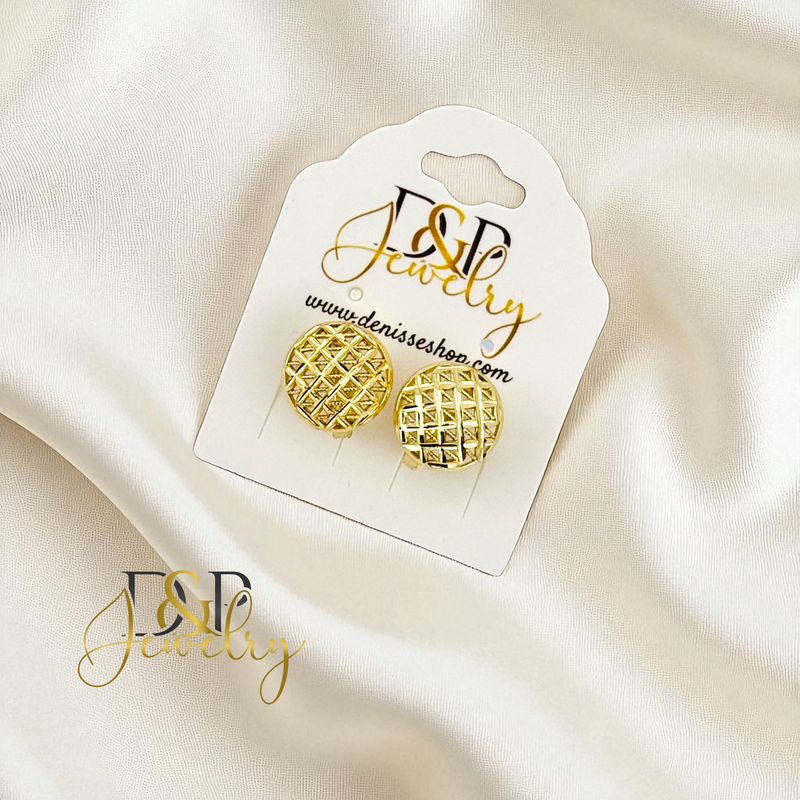 14K GOLD/ BUTTON HUGGIE EARRING E991