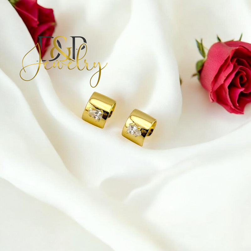 14K EAR CUFF  WHITE STONES EARRING E841