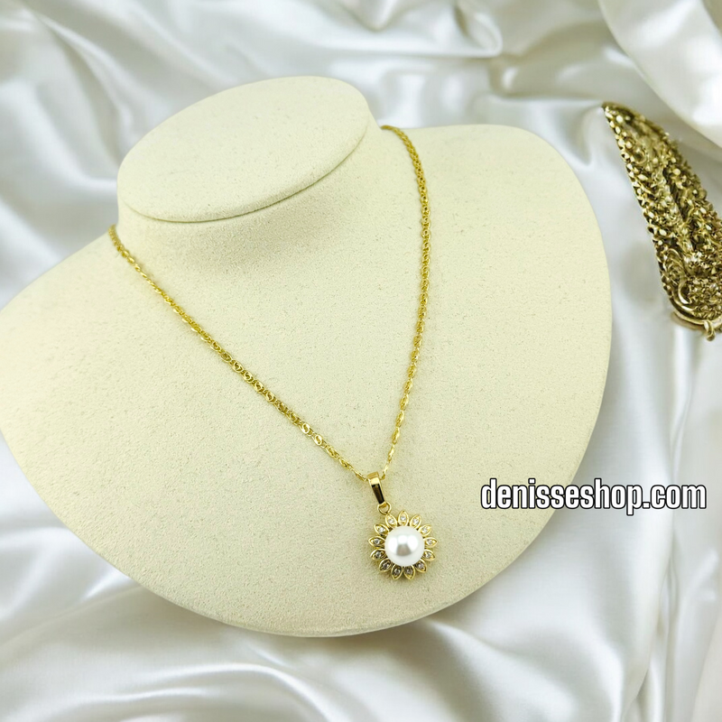 14K GOLD / WHITE  PEARL FLOWER NECKLACE N57