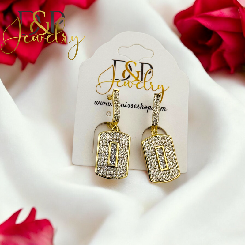 14K HUGGIE WHITE STONES EARRING E842
