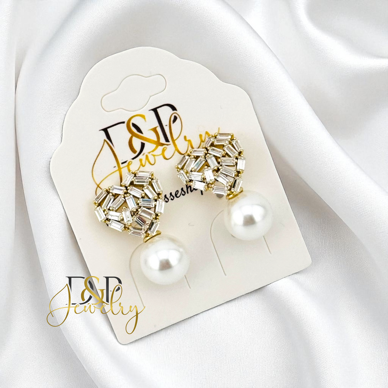 14K GOLD/ PEARL HEART STUD EARRING  E990