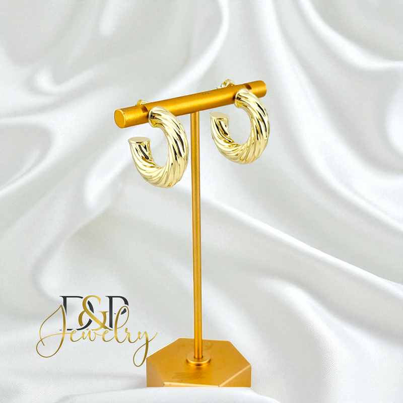 14K  CHUNKY MEDIUM DESIGN STUD EARRING E931