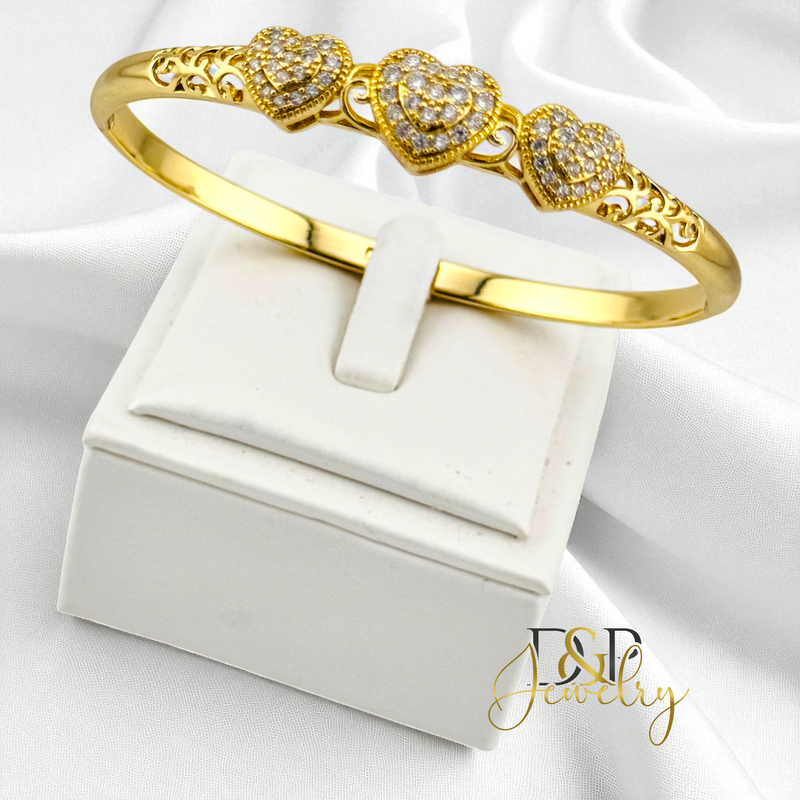 14K GOLD/BANGLE TRI HEART BRACELET BR809
