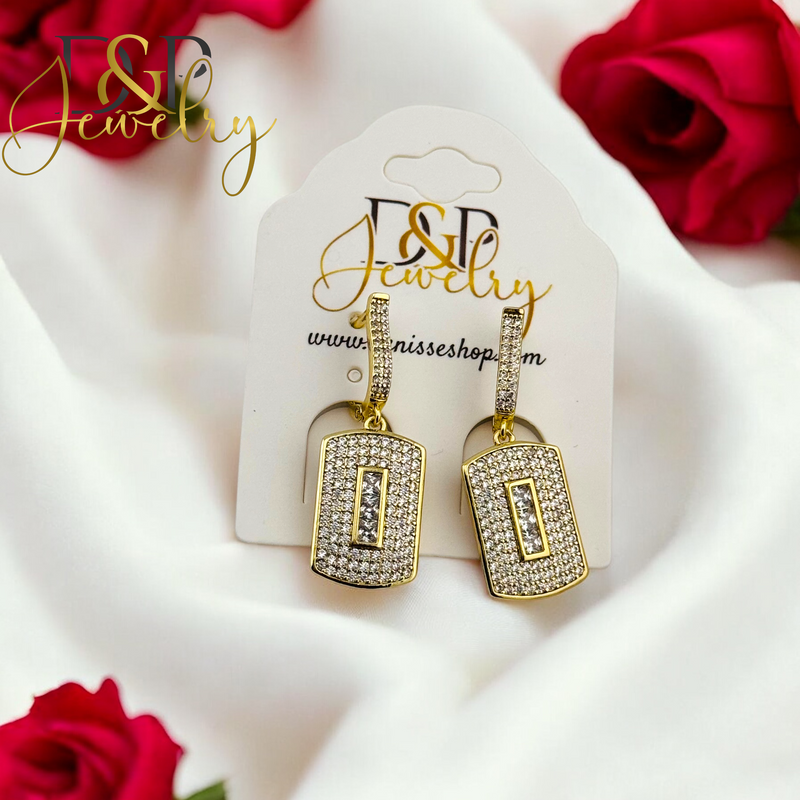 14K HUGGIE WHITE STONES EARRING E842