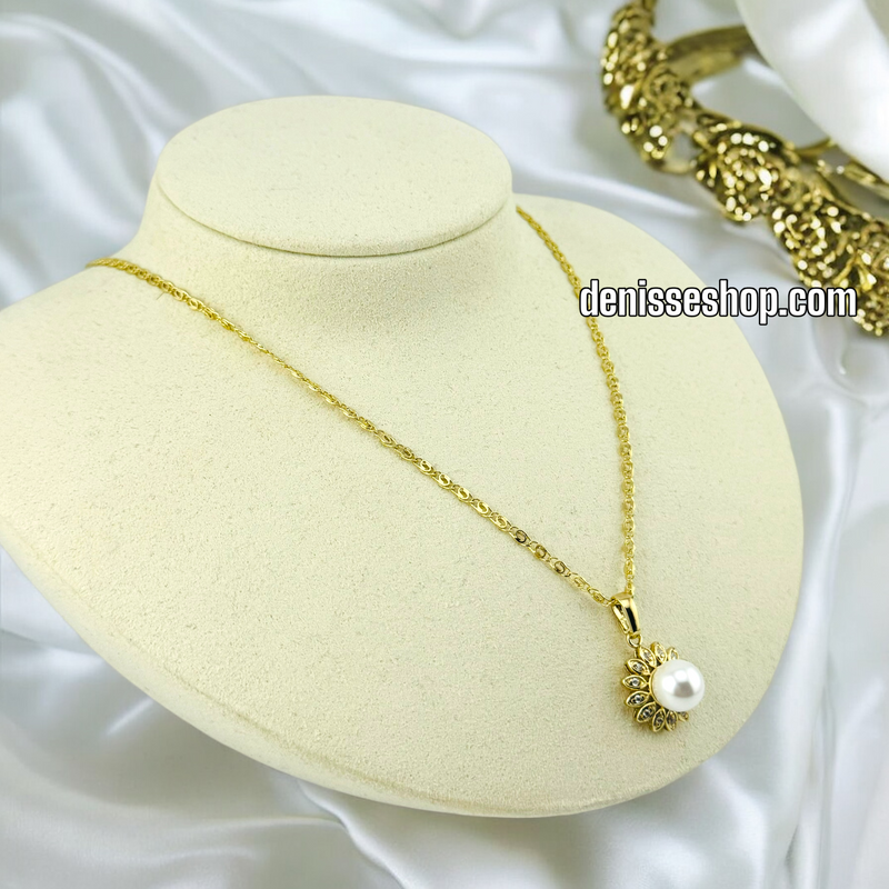 14K GOLD / WHITE  PEARL FLOWER NECKLACE N57