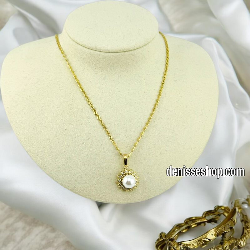 14K GOLD / WHITE  PEARL FLOWER NECKLACE N57