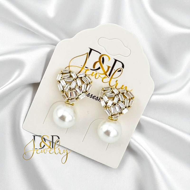 14K GOLD/ PEARL HEART STUD EARRING  E990