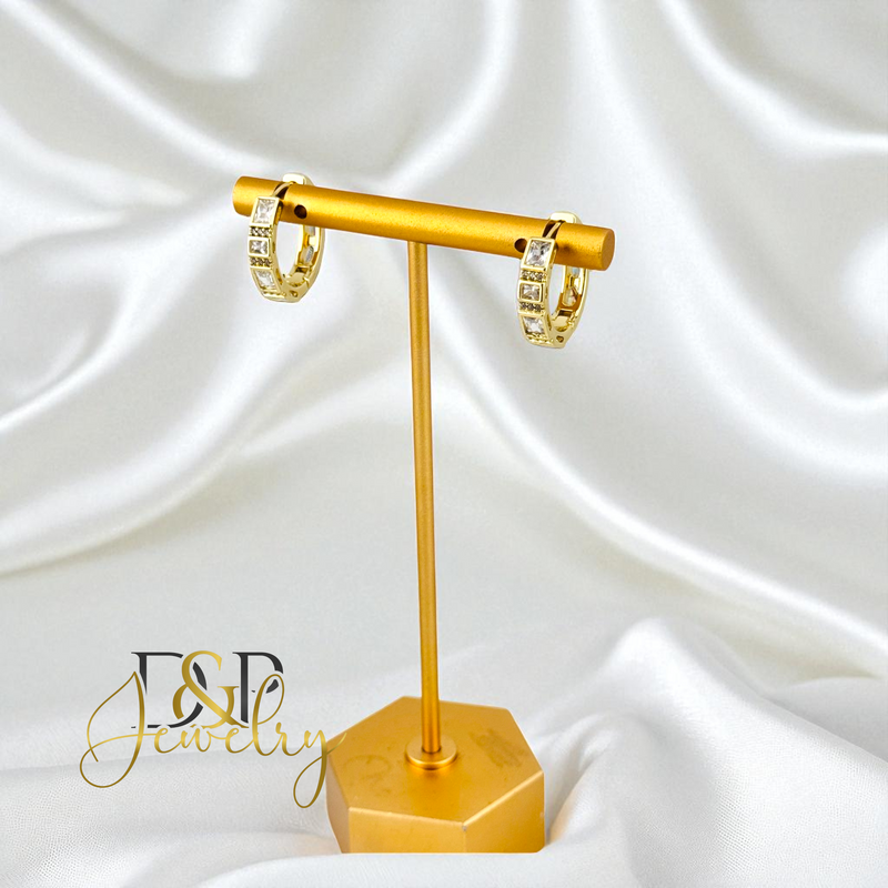 14K GOLD /WHITE STONE FASHION HOOP EARRING HP741