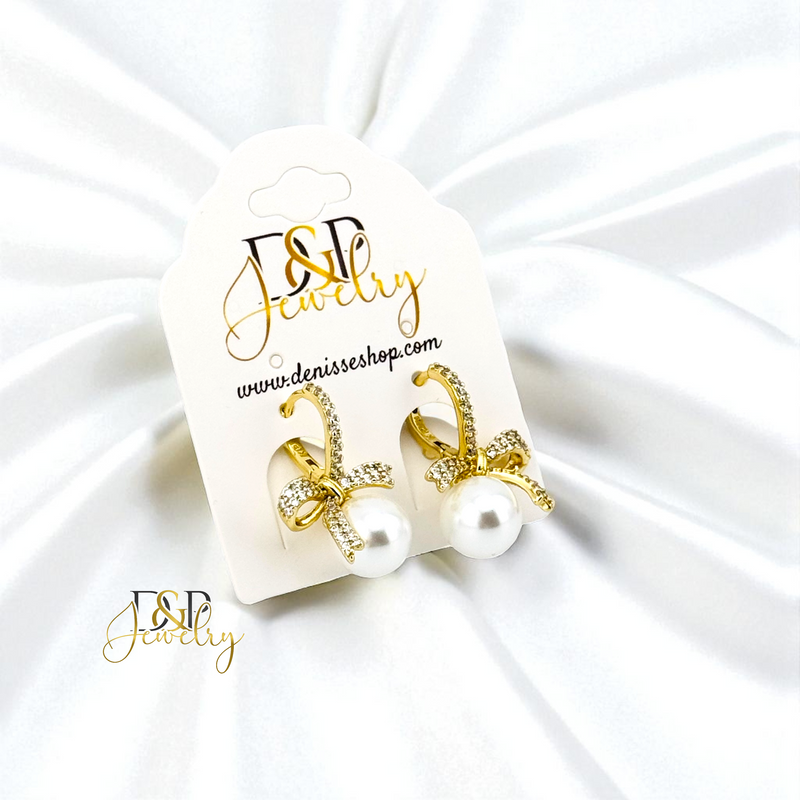 14K WHITE PEARL HUGGIE EARRING E1042