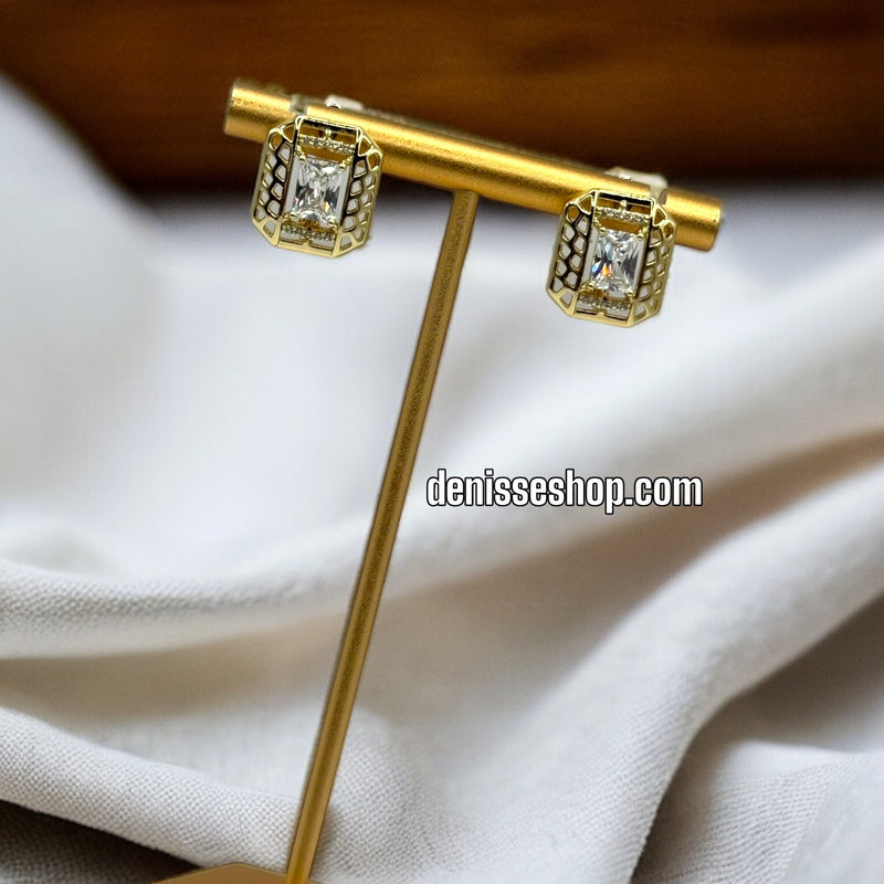 14K WHITE STONE EARRINGS E357