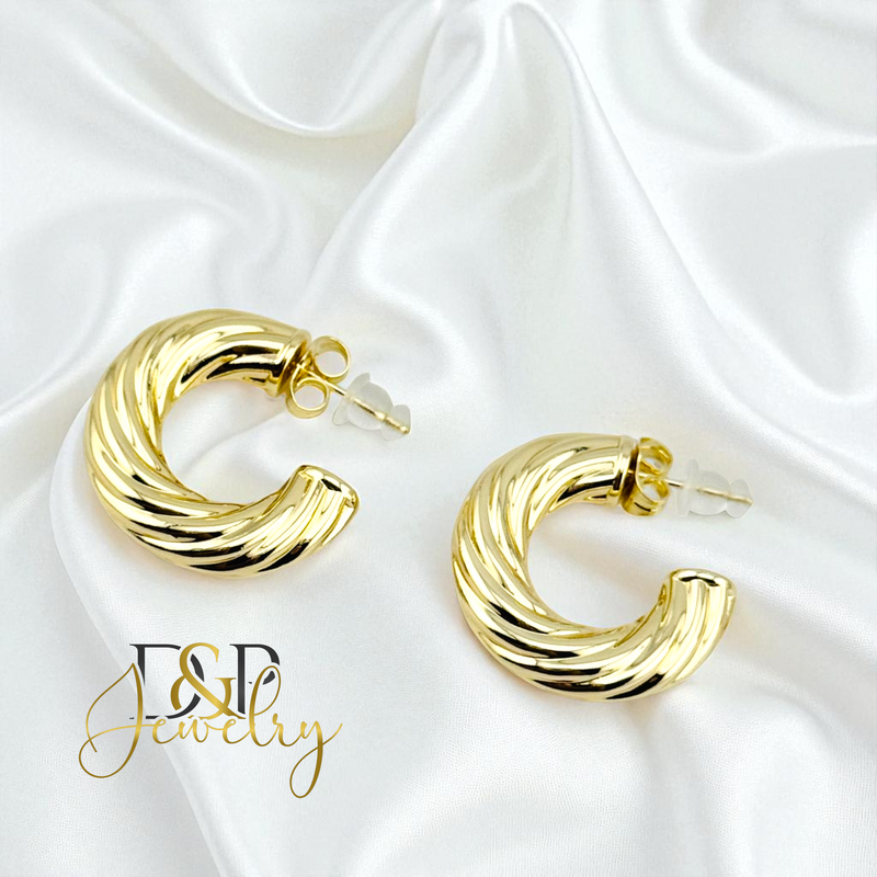 14K  CHUNKY MEDIUM DESIGN STUD EARRING E931