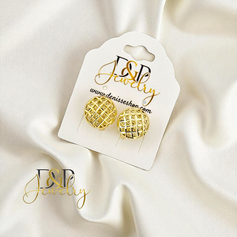 14K GOLD/ BUTTON HUGGIE EARRING E991