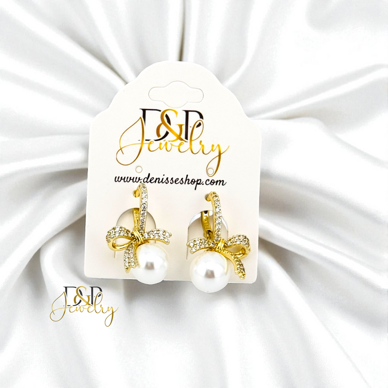 14K WHITE PEARL HUGGIE EARRING E1042