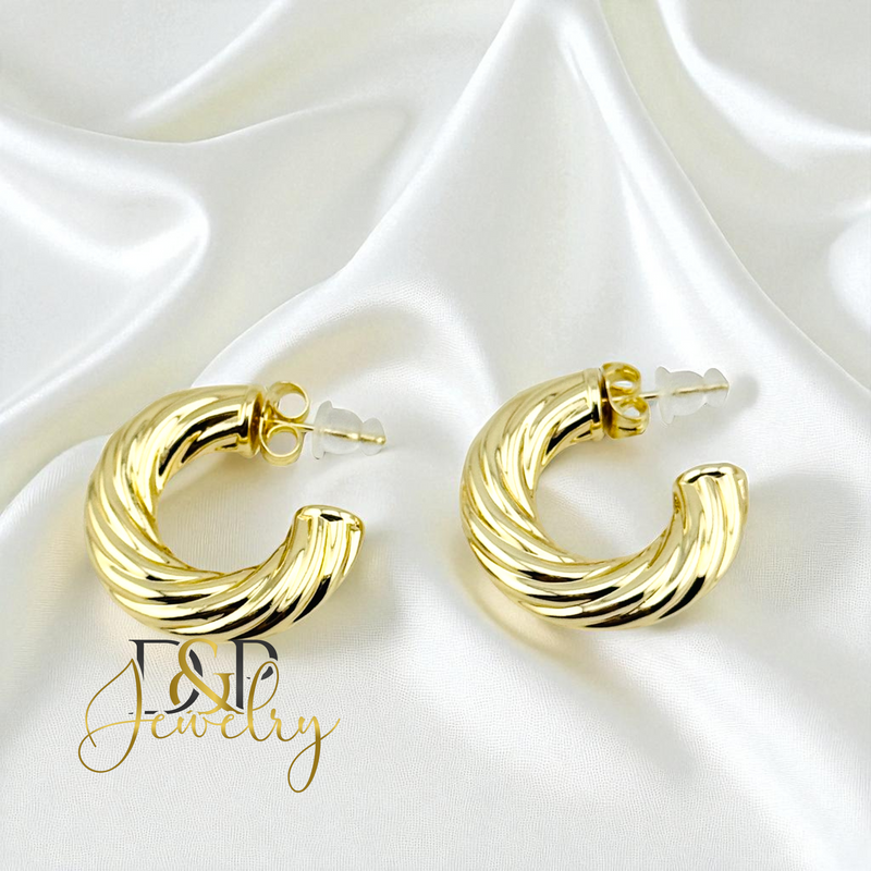 14K  CHUNKY MEDIUM DESIGN STUD EARRING E931